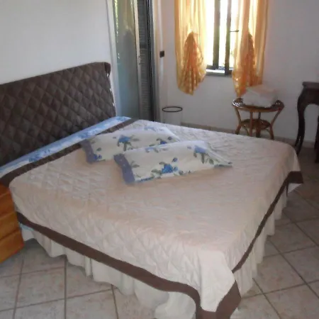 Contrada Dei Fattori אורחן קאירו מונטנוטה